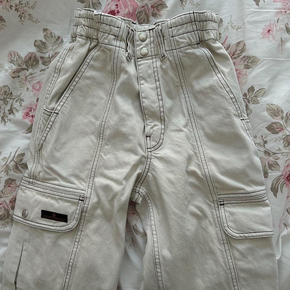 urban outfitters cargo denim jeans in ivory